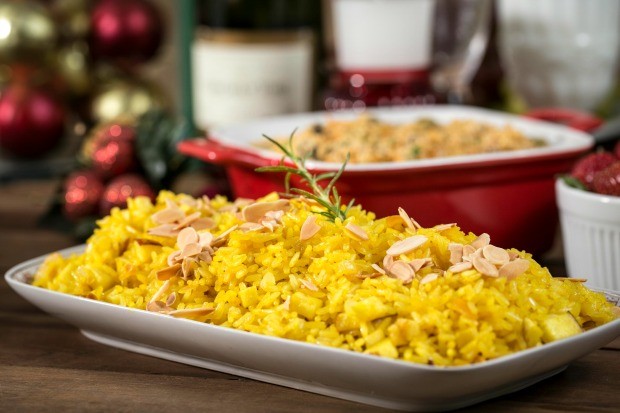 Arroz com maçã e amêndoas